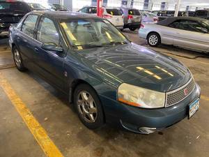 lot 17 image: 2004 Saturn L300