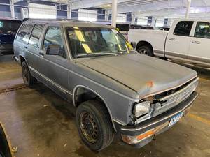lot 21 image: 1992 Chevrolet S10 Blazer 4 Door