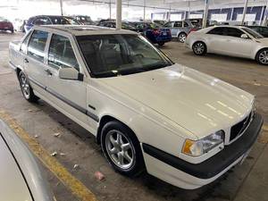 lot 20 image: 1996 Volvo 850