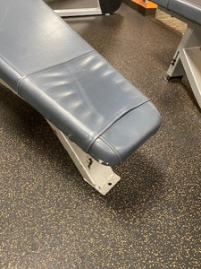 lot 20 image: Precor Super bench
