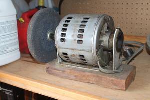 lot 11 image: Bench Grinder