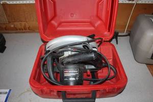 lot 18 image: Craftsman Circular Saw 7-14 315.108420 with Case