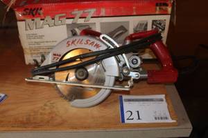 lot 21 image: Skilsaw Mag 77 Magnesium Worm Drive Circular Saw 7-14 HD77M