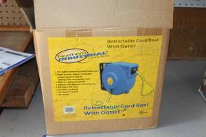 lot 39 image: Northern Industrial  40 14AWG Retractable Cord Reel with Outlet