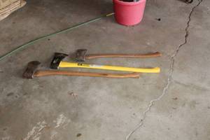 lot 60 image: Lot of (3) Axes