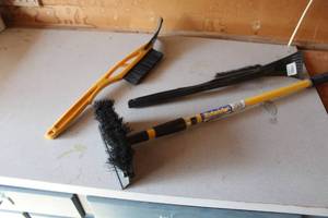 lot 84 image: Lot of (3) Snow Scrapers, Extender Snow Broom