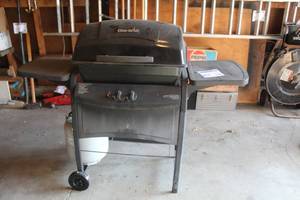 lot 87 image: Char-Broil Propane Gas BBQ Grill