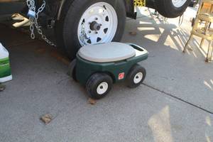lot 102 image: Step2 Rolling Caddy