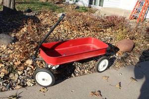 lot 104 image: Childrens Red Wagon
