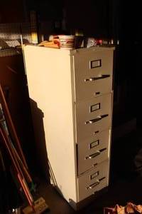 lot 144 image: Metal File Cabinet 4-Drawer