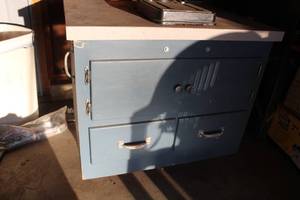 lot 145 image: Rolling Workstation 3-Drawer