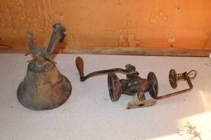 lot 128 image: Vintage John Deere Tractor Bell, Vintage Grinder