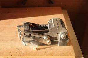 lot 136 image: Bench Vise 3-12