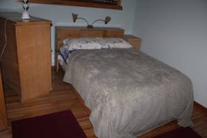 lot 149 image: Bedroom Set - Bed, Dresser (x2), Night Stand, Mirror