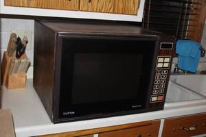 lot 165 image: Litton Meal-In-One Household Microwave Oven