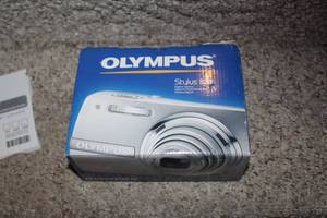 lot 237 image: Olympus Stylus 820 Digital Camera, Accessories