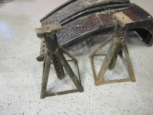 lot 98 image: Car Ramps & Jack Stands