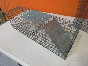 lot 124 image: Live Traps 11x13x32 & 7x7x24