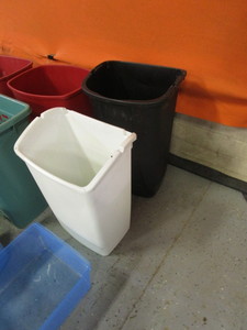 lot 131 image: Garbage Cans, Laundry Baskets, Buckets, Totes