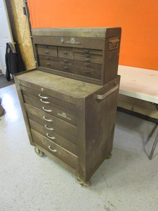 lot 5 image: Tool Box