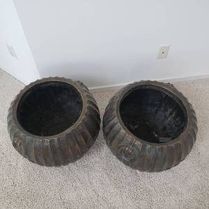 Ribbed Pair of Resin Planters  20 x 16