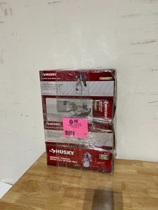 lot 10 image: HUSKY PAINT SPRAYERS DIFFERENT MODELS SEE PICS