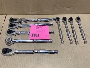 lot 71 image: 9 HUSKY RATCHETS DIFFERENT SIZESMODELS SEE PICS