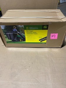 lot 79 image: JOHN DEERE 42 IN. TWIN BAGGER FOR 100 SERIES TRACTORS NOT USED SEE PICS