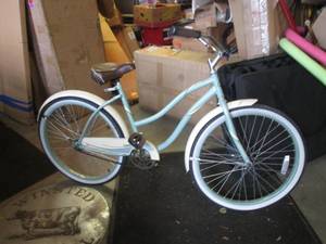 lot 5 image: Womens Huffy 26 Bicycle  FD...