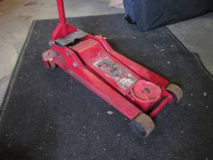 lot 6 image: 3 12 Ton Floor Jack  EW4...