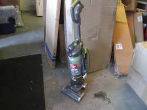 lot 26 image: Hoover AirLift Light Vacuum  RMBC...