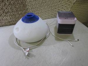 lot 36 image: Vicks Humidifier and USB Humidifier...