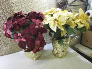 lot 54 image: 2 Fake Poitsetta Plants  A-3T...