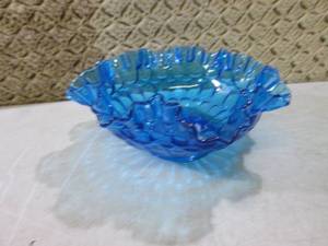 lot 58 image: Blue Fenton Art Glass Bowl  FS...