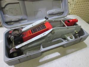 lot 115 image: Larin Floor Jack in Case  EW4...