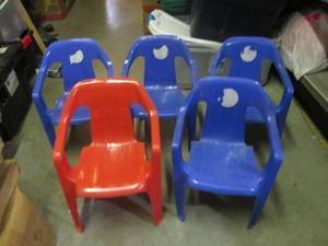 lot 118 image: 5 Plastic Kids Chars  EW4...