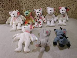 lot 194 image: Assorted TY Beanie Babies  D-3...