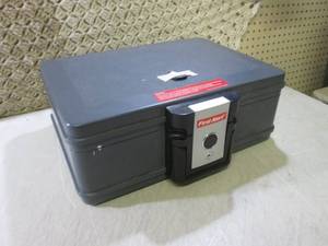 lot 207 image: First Alert Safe with Key  BS...