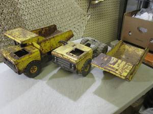 lot 221 image: Vintage Tonka Dump Trucks  A-2T...