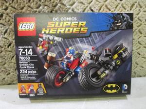 lot 227 image: Lego DC Comics Super Heroes  F-0...