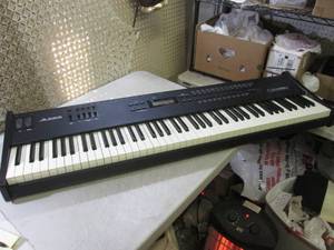 lot 242 image: Alesis QS8.1 64 Voice Expandable Sy...