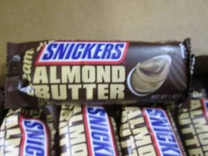 lot 276 image: Box of 24 Snickers Creamy Almond Bu...
