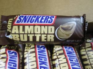 lot 277 image: Box of 24 Snickers Creamy Almond Bu...