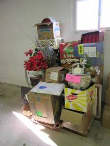 lot 402 image: Corner Lot of UnclaimedUnsold Items See Photos