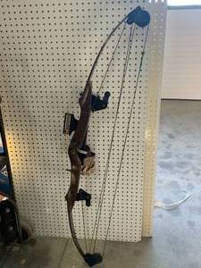 Vintage Bear Whitetail Hunter Compound Bow 39 String