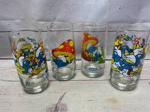 Lot of 4 1983 Smurf Glasses