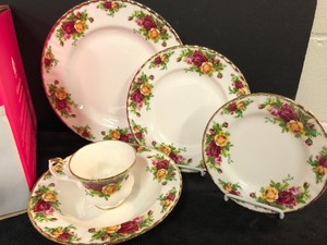 Royal Albert Old Country Roses Service for Four
