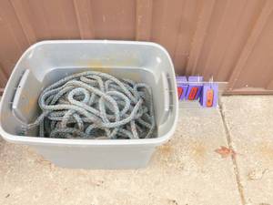 Tub of braided rope. Used condition. Approx 150 or more. As shown.