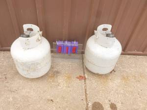 Qty of 2 20lb propane tanks. Used condition. As shown.