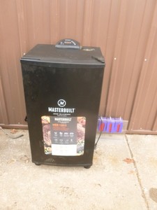 Master Built electric smoker. Used condition. Tested & works. As shown.